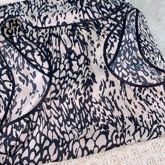 Emmelee silky sleeveless top size small - Picture 6 of 6